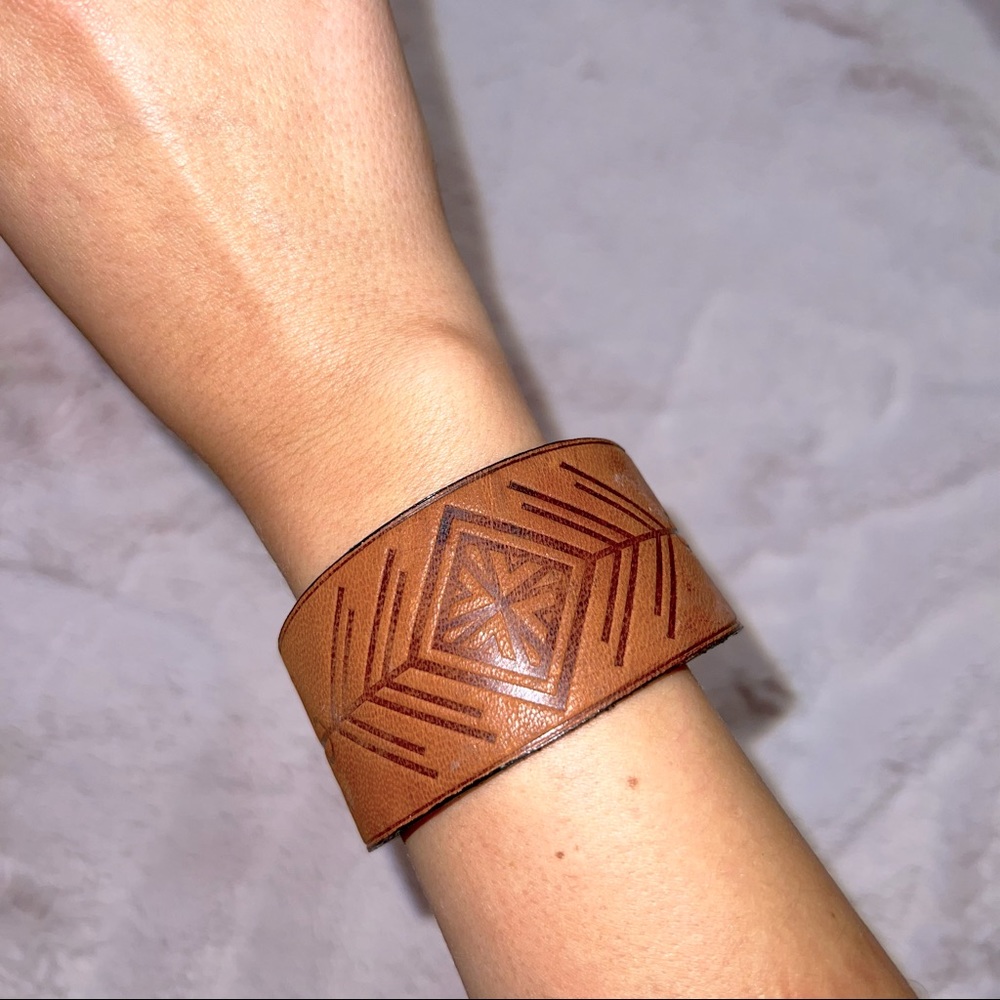 NEW Anthropologie Leather Bracelet/Cuff brown with tribal design authentic